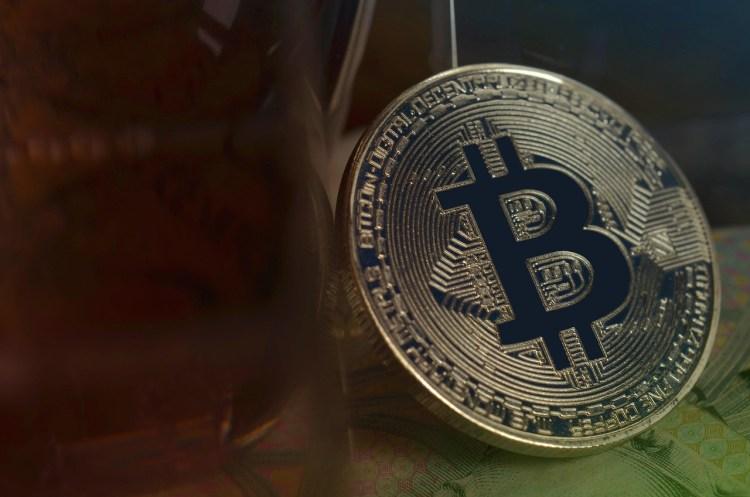 比特币价格突破 114,000 美元后转为看涨，并形成隐藏分歧