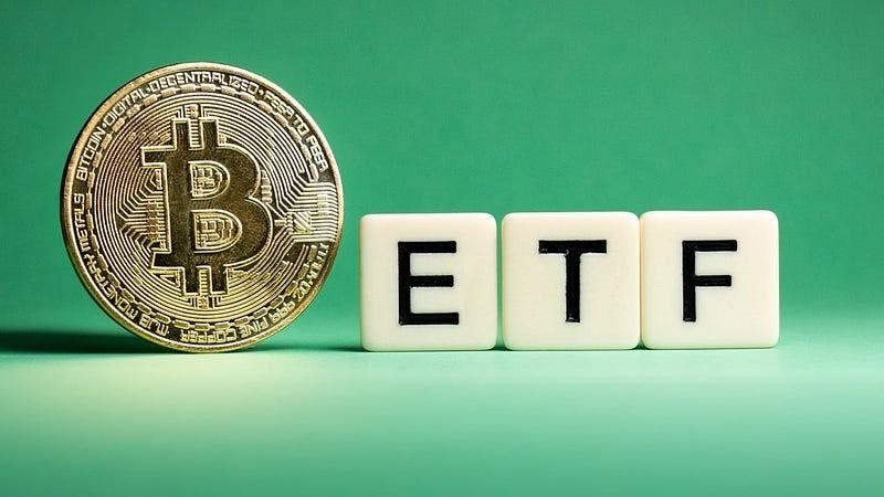 比特币ETF周净流出资金突破10亿美元，价格回升至10万美元上方