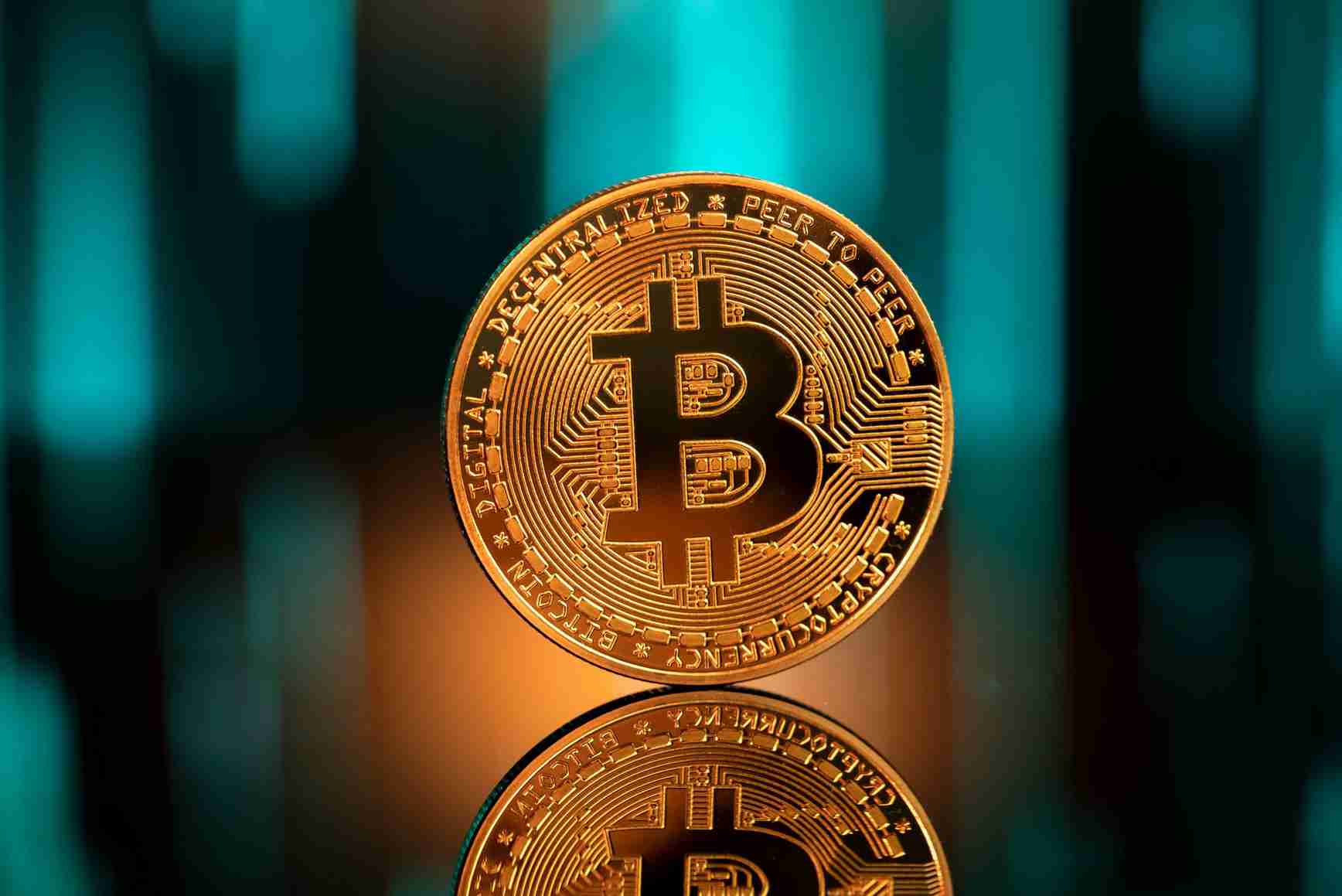 瑞银斥资 6 万亿美元买入 41,171 股 ABTC，比特币逼近周线支撑位