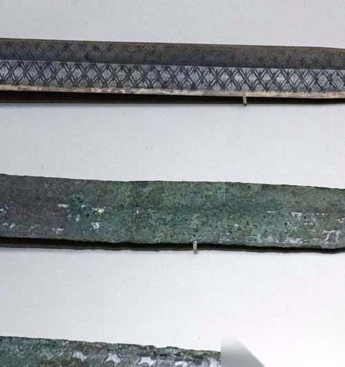 冰原守卫者青铜剑与青铜刀